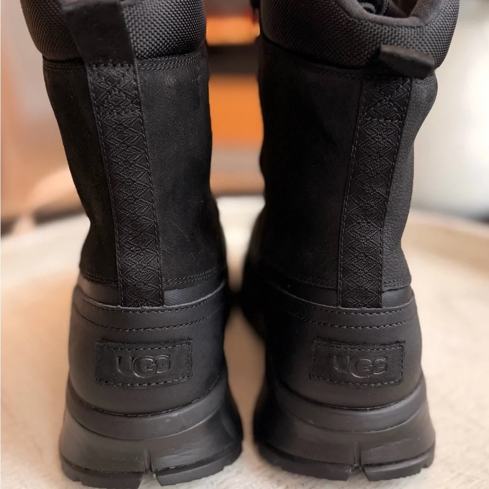 NEW! UGG Emmett Duck Hi Fashion Boot - Picture 4 of 8